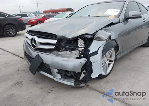 2013 Mercedes-Benz C 250 z USA, uszkodzony, nr VIN WDDGJ4HB8DF976187